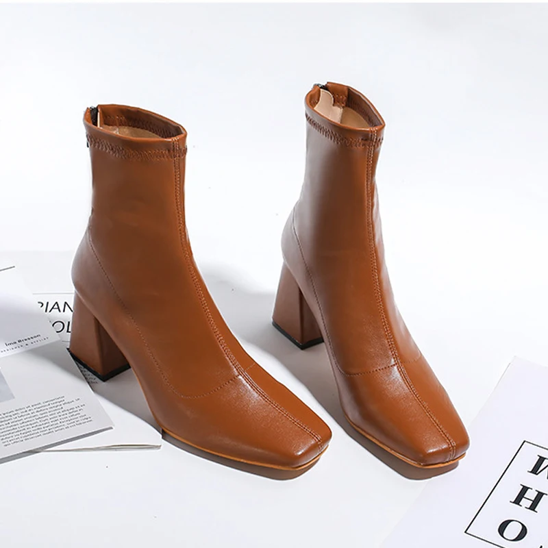Western Style Fashion Patent Leather Short Boots Heels Women Autumn Women Shoes High Heel Solid Casual Zipper Womens Shoes
Western Style Fashion Patent Leather Short Boots Heels Women Autumn Women Shoes High Heel Solid Casual Zipper Womens Shoes