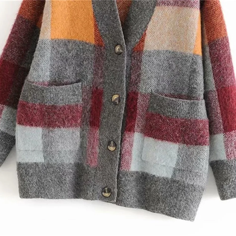 Spring 2020 women's new V-Neck long sleeve Slouchy color block Plaid knitted coat with loose single breasted cardigan sweater 
Spring 2020 women's new V-Neck long sleeve Slouchy color block Plaid knitted coat with loose single breasted cardigan sweater