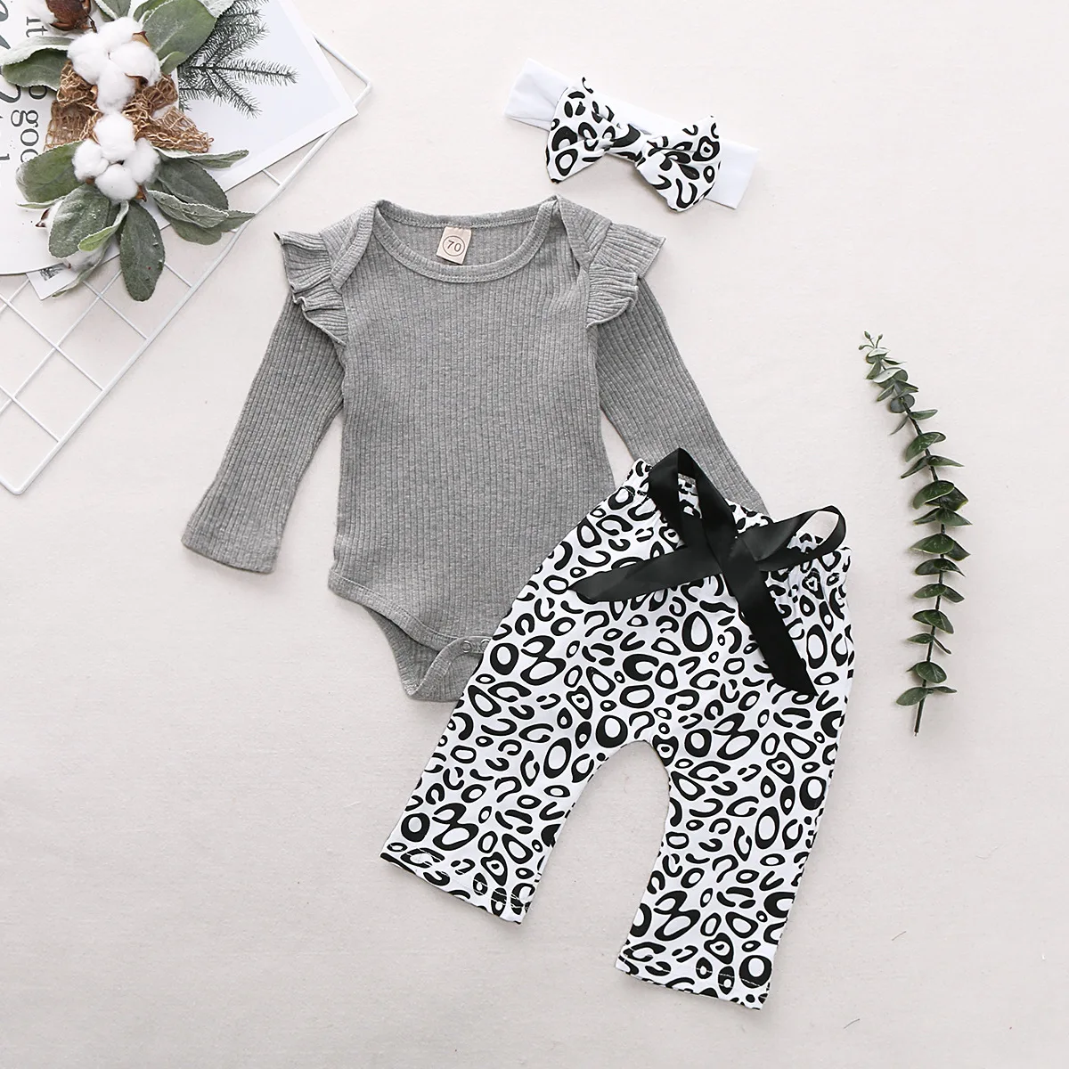 Fashion leopard Newborn Baby Girl Clothes Set Cotton Lace sleeves Tops+Pants+Headband 3Pcs baby girls Toddler Outfits
Fashion leopard Newborn Baby Girl Clothes Set Cotton Lace sleeves Tops+Pants+Headband 3Pcs baby girls Toddler Outfits