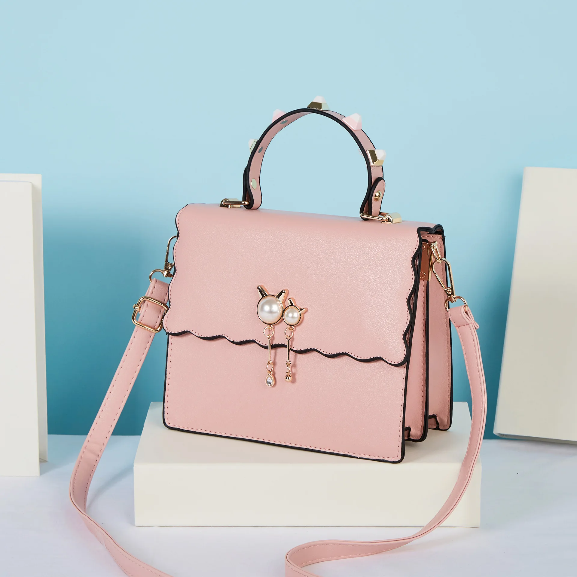 2020 new portable ladies bags wild shoulder bags small square bags messenger bags women women handbags
2020 new portable ladies bags wild shoulder bags small square bags messenger bags women women handbags