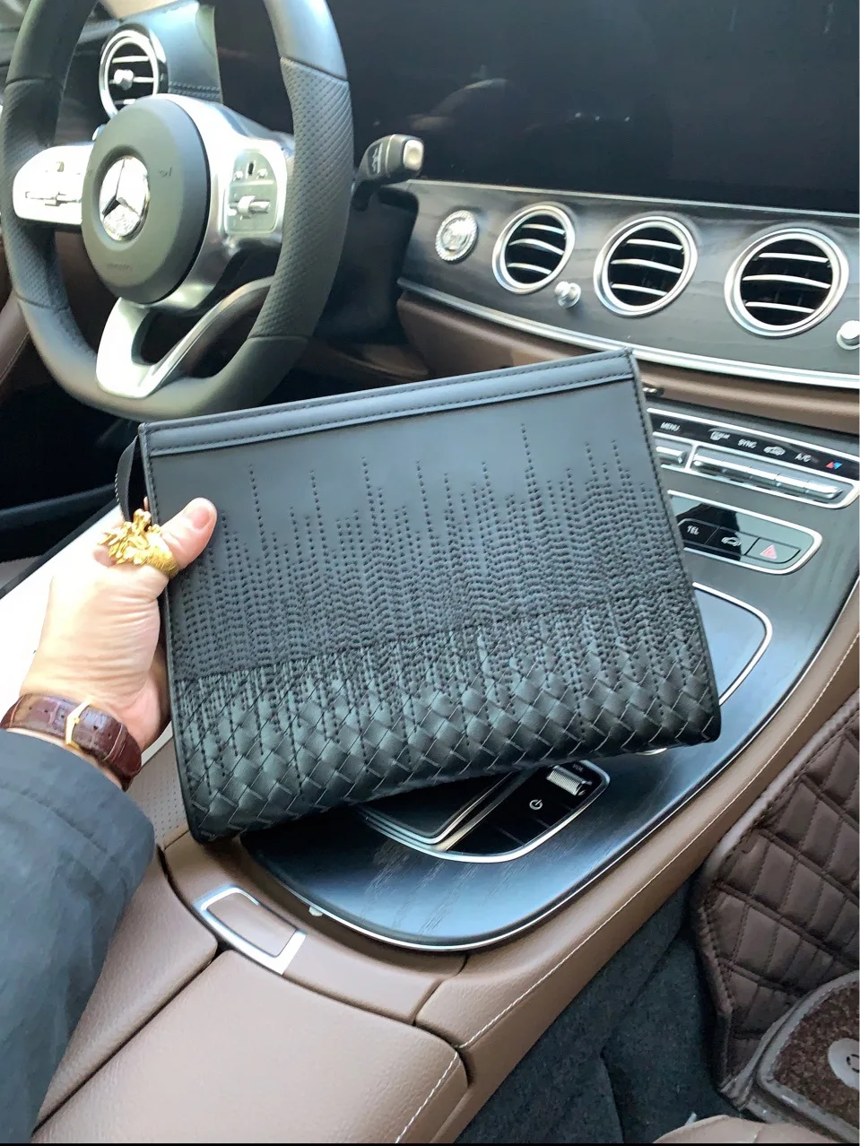 2021 new fashion spirit guy men's personality line pressing clutch bag large-capacity zipper bag male and Korean version
2021 new fashion spirit guy men's personality line pressing clutch bag large-capacity zipper bag male and Korean version