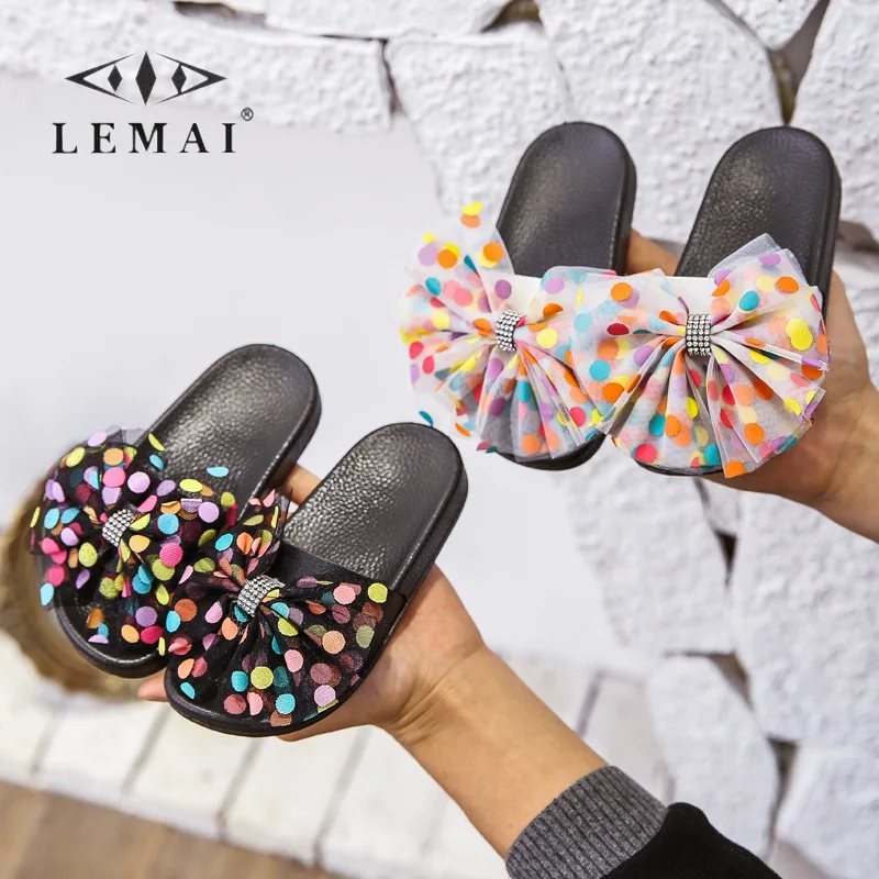 Детские Нескользящие шлепанцы LEMAI, черные шлепанцы с бантом и пятнистым кружевом, летняя модная детская обувь, 2021
Детские Нескользящие шлепанцы LEMAI, черные шлепанцы с бантом и пятнистым кружевом, летняя модная детская обувь, 2021
