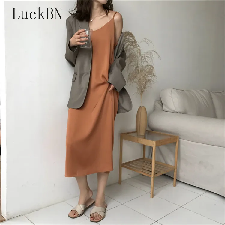 Sexy V-neck Spaghetti Solid Color Dress Female Party Dress Summer New Fashion Elegant Streetwear Loose Chiffon Mid-length Dress 
Sexy V-neck Spaghetti Solid Color Dress Female Party Dress Summer New Fashion Elegant Streetwear Loose Chiffon Mid-length Dress