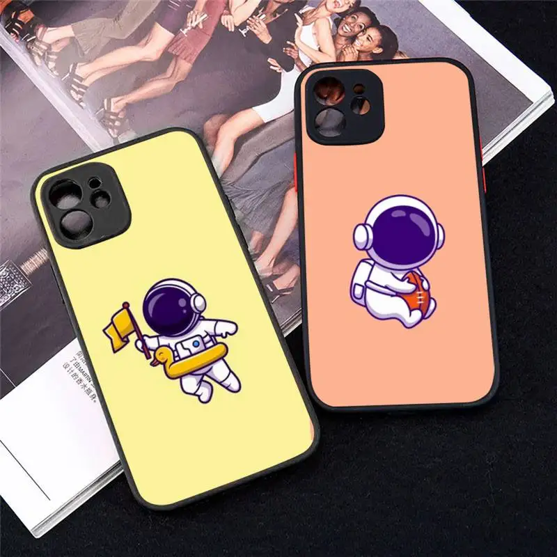 Cute Astronaut Hand Phone Case Matte Transparent for iPhone 7 8 11 12 s mini pro X XS XR MAX Plus Clear mobile bag funda capa
Cute Astronaut Hand Phone Case Matte Transparent for iPhone 7 8 11 12 s mini pro X XS XR MAX Plus Clear mobile bag funda capa