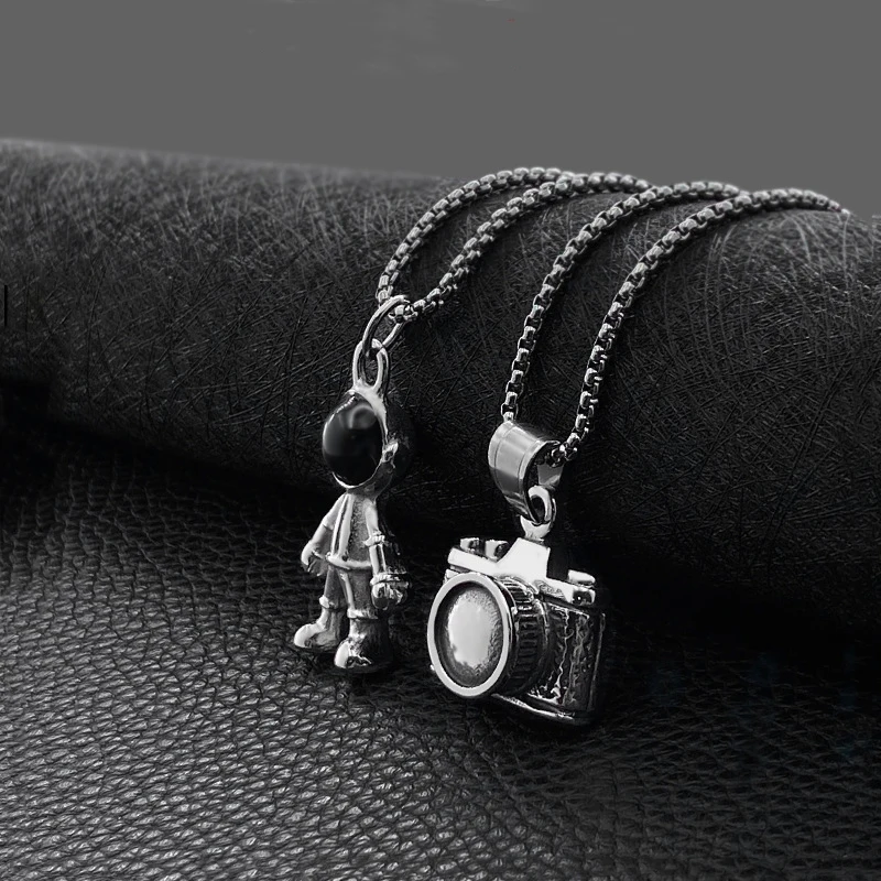 Fashion Titanium Steel Rectangle Camera Necklace Spaceman Pendant Men and Women Couple Jewelry Hot Sale
Fashion Titanium Steel Rectangle Camera Necklace Spaceman Pendant Men and Women Couple Jewelry Hot Sale