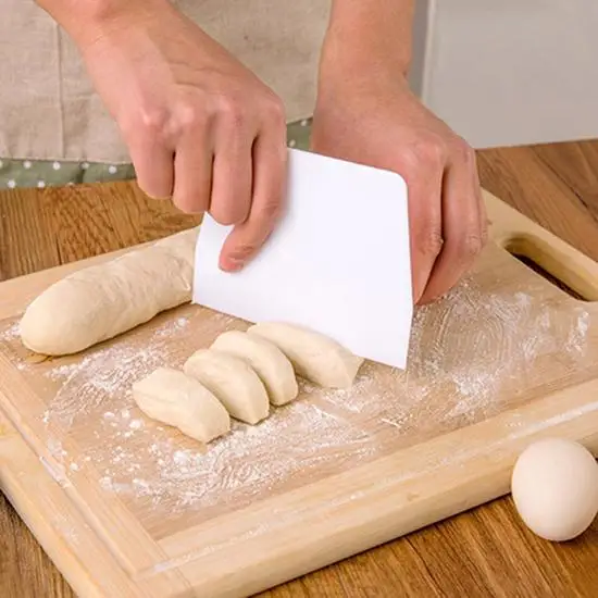 PP Plastic Popular Pastry Dough Scraper Cutter Plastic Baking Cake Decorating Kitchen Tool Non-stick Easy To Clean
PP Plastic Popular Pastry Dough Scraper Cutter Plastic Baking Cake Decorating Kitchen Tool Non-stick Easy To Clean