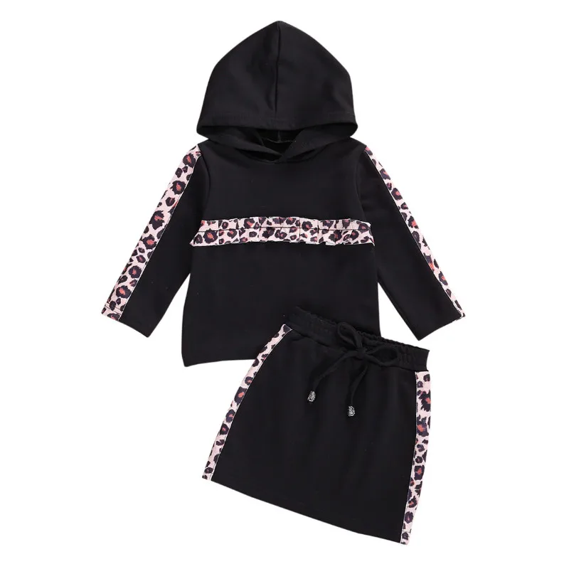 Весенне-осенняя юбка для девочек костюм из двух предметов модный Леопардовый топ с длинными рукавами и капюшоном и короткая юбка на шнурке
Весенне-осенняя юбка для девочек костюм из двух предметов модный Леопардовый топ с длинными рукавами и капюшоном и короткая юбка на шнурке