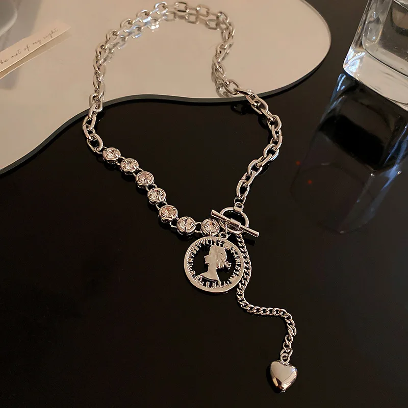 Женская цепочка с подвеской в виде головы, с кольцом 
Женская цепочка с подвеской в виде головы, с кольцом