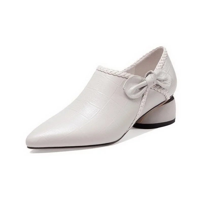 Embossed Leather Women's Shoes,Office Lady Working Shoe,Mid Heels,Pointed toe,Square Heel,Bowtie,Female Footware,Black,Beige
Embossed Leather Women's Shoes,Office Lady Working Shoe,Mid Heels,Pointed toe,Square Heel,Bowtie,Female Footware,Black,Beige