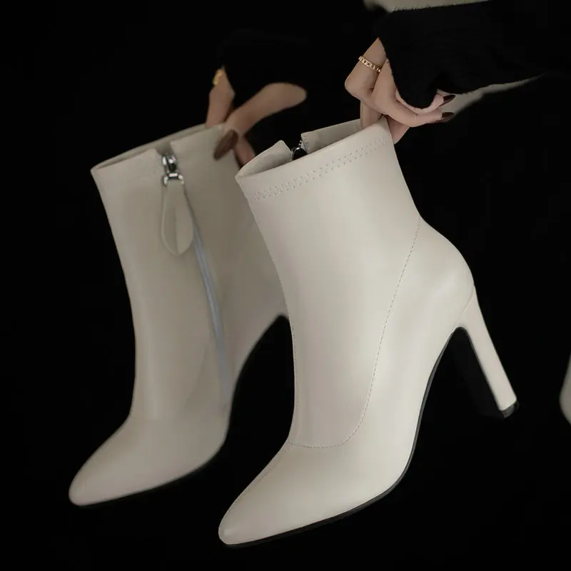 2020Women Boots Fashion Square High Heel Ankle Boots Round Toe Slip On Autumn Winter Female Shoes 
2020Women Boots Fashion Square High Heel Ankle Boots Round Toe Slip On Autumn Winter Female Shoes