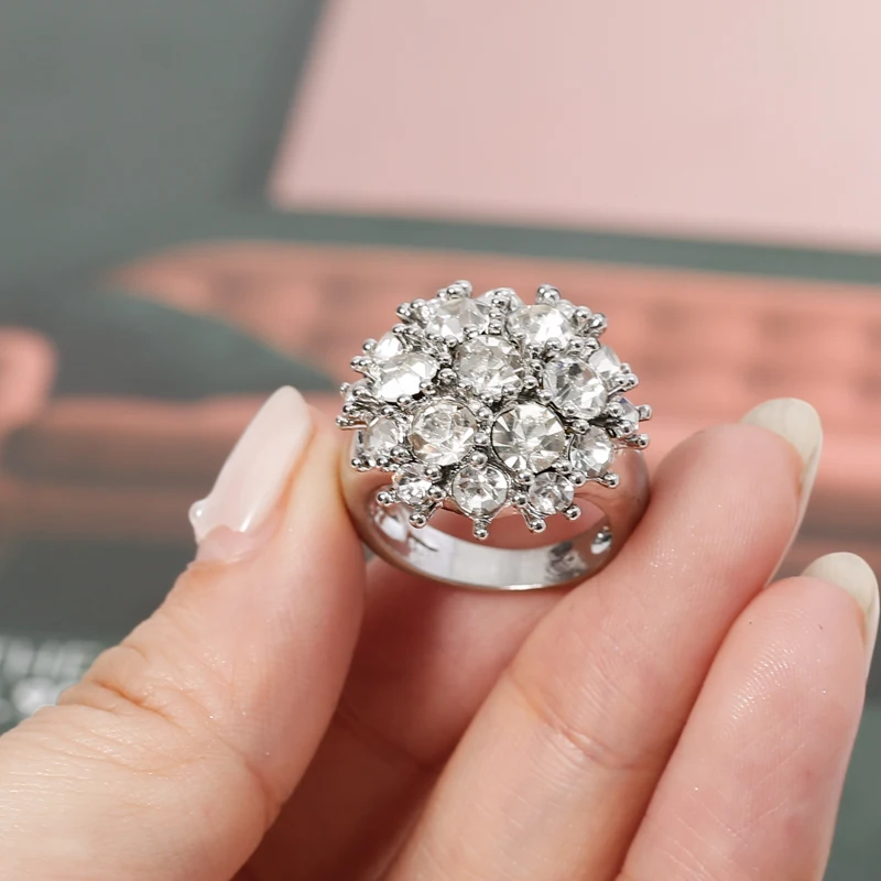 Trendy Gypsophila Full Crystal Women's Ring Trendy Silver Color Flower Ring 2022 Jewelry Bride Wedding Party Accessories
Trendy Gypsophila Full Crystal Women's Ring Trendy Silver Color Flower Ring 2022 Jewelry Bride Wedding Party Accessories