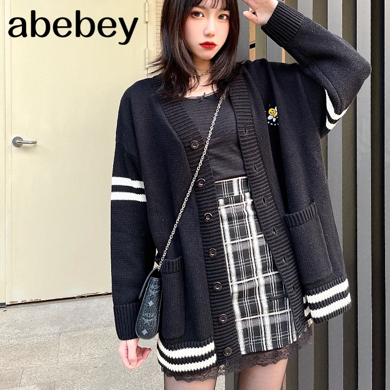 Sweater Women Little Bee Striped Autumn/Winter Knit Cardigan V-neck Women's Sweater Street College Wind Jacket Oversized Sweater
Sweater Women Little Bee Striped Autumn/Winter Knit Cardigan V-neck Women's Sweater Street College Wind Jacket Oversized Sweater