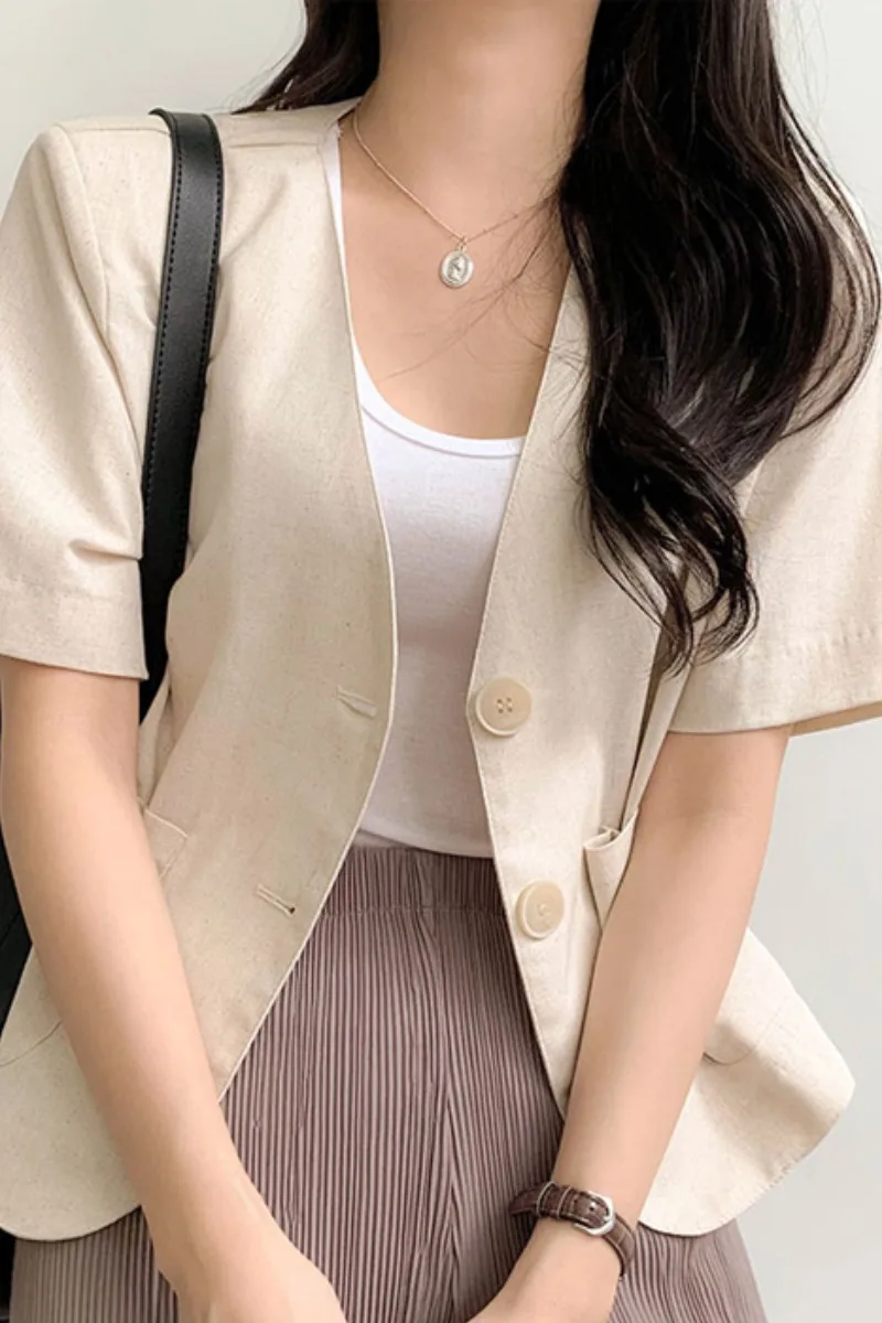 Korean Style Chic Summer Fashion V-Neck Single Breasted Line Coat Women Short Sleeve Casual Blazer Jacket Female Cropped Coats
Korean Style Chic Summer Fashion V-Neck Single Breasted Line Coat Women Short Sleeve Casual Blazer Jacket Female Cropped Coats