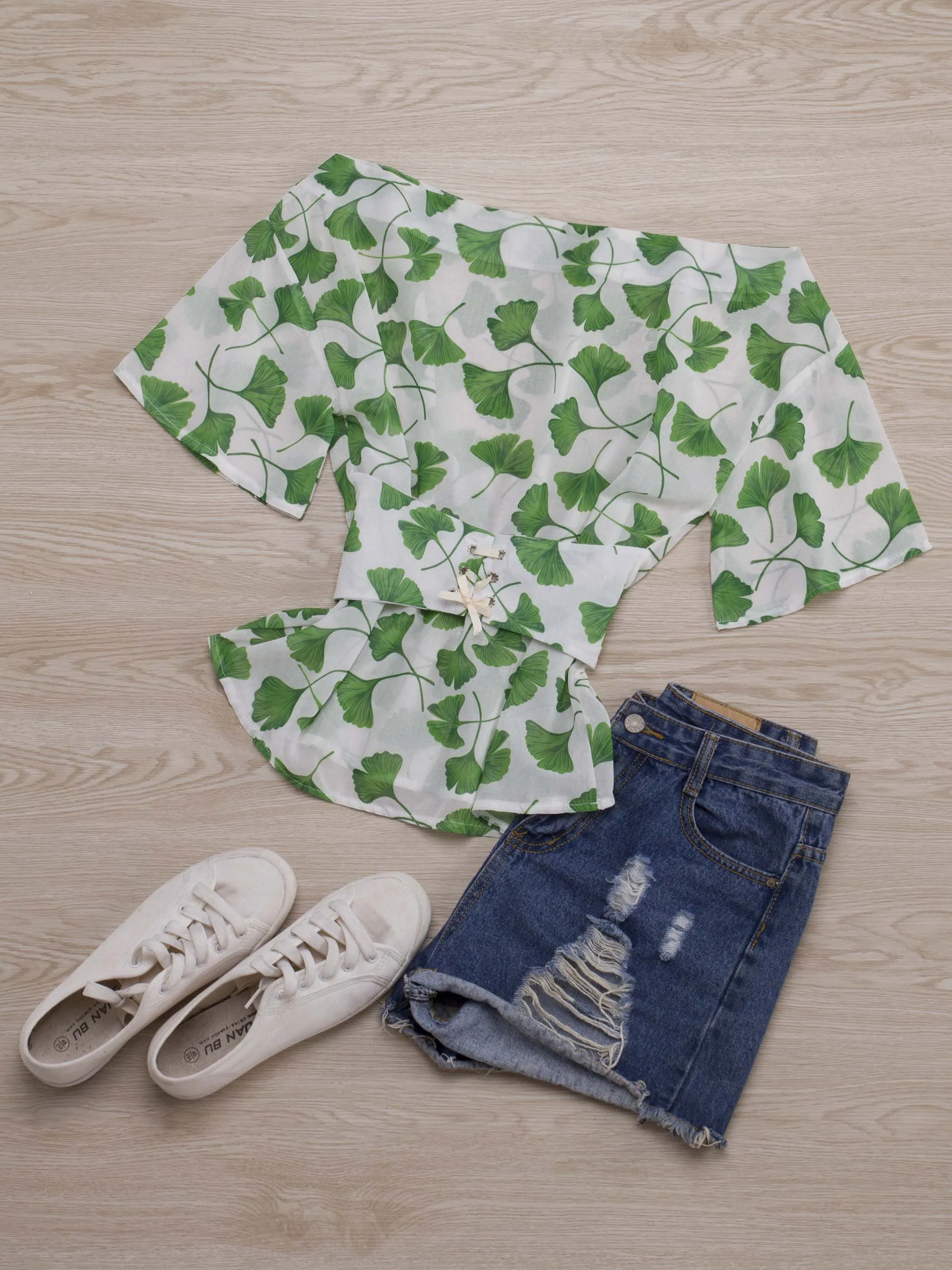 2021 White Print Blouse Shirt Women Summer Belt Tunic Cross Criss Lace Up Women Tops Transparent Fashion Slim Blouses
2021 White Print Blouse Shirt Women Summer Belt Tunic Cross Criss Lace Up Women Tops Transparent Fashion Slim Blouses