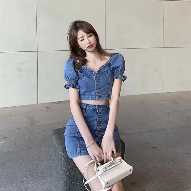 Hot girl denim suit women 2021 new cool style women's fashion skirt two piece suit
Hot girl denim suit women 2021 new cool style women's fashion skirt two piece suit