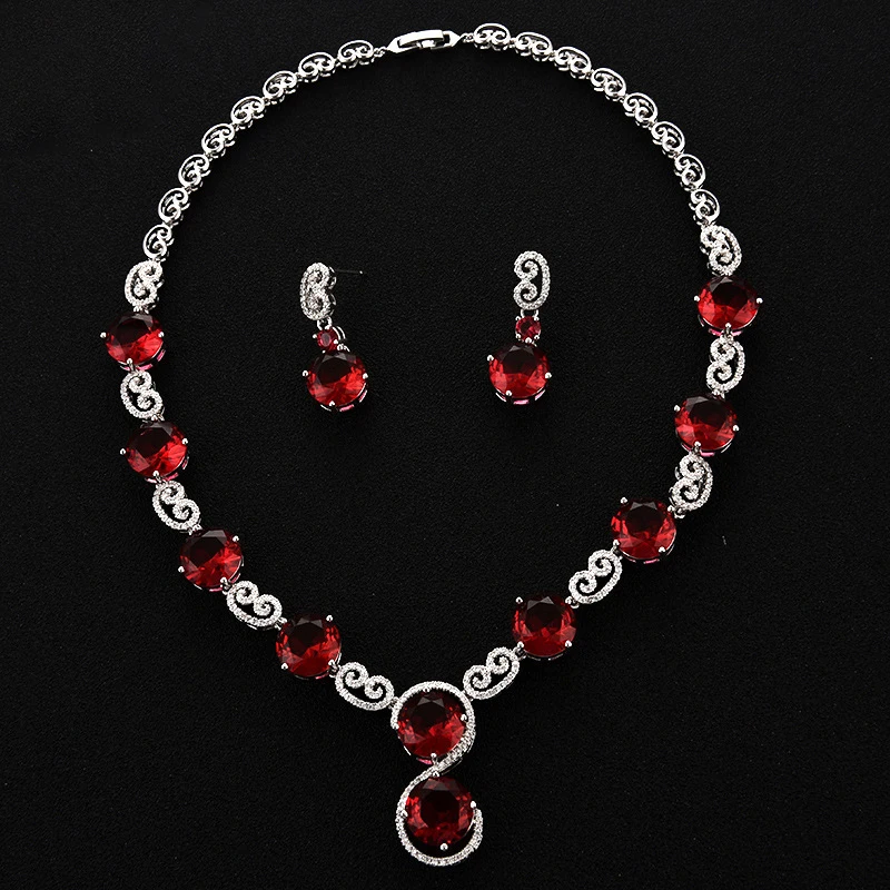 Chinese style garnet red "8" shape pendant necklace with micro-inlaid zircon and the same earring set 
Chinese style garnet red "8" shape pendant necklace with micro-inlaid zircon and the same earring set