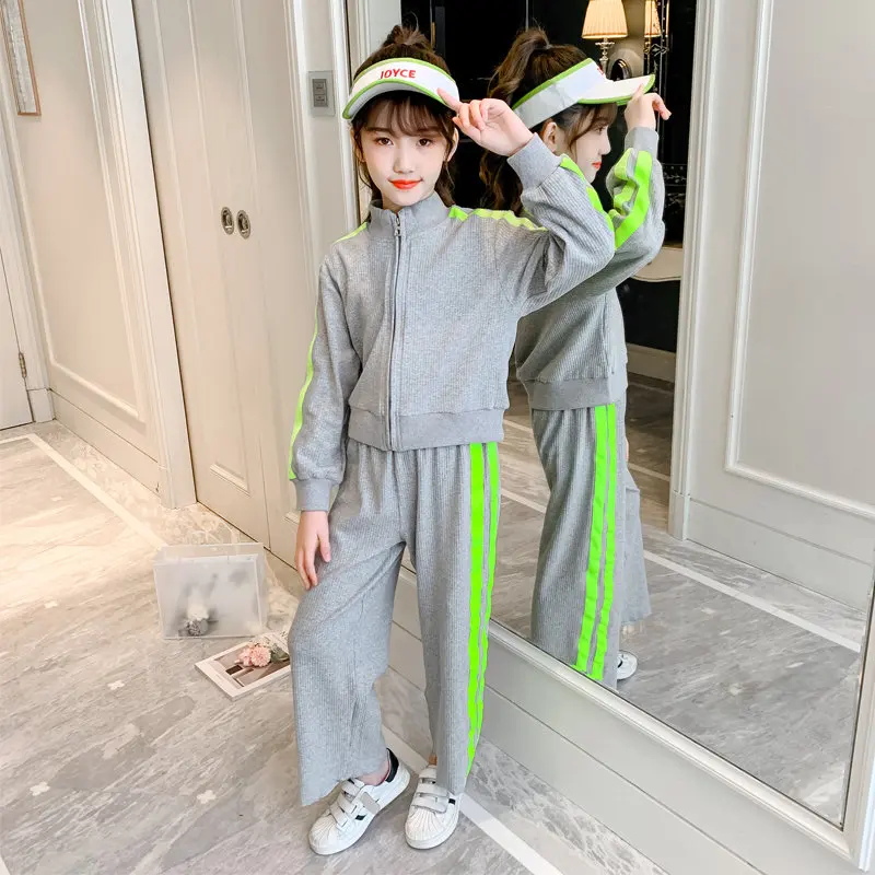 Новинка, весенне-осенняя Повседневная хлопковая Спортивная одежда для девочек, Модный комплект с полосками по бокам, подростковые Широкие ... 
Новинка, весенне-осенняя Повседневная хлопковая Спортивная одежда для девочек, Модный комплект с полосками по бокам, подростковые Широкие ...
