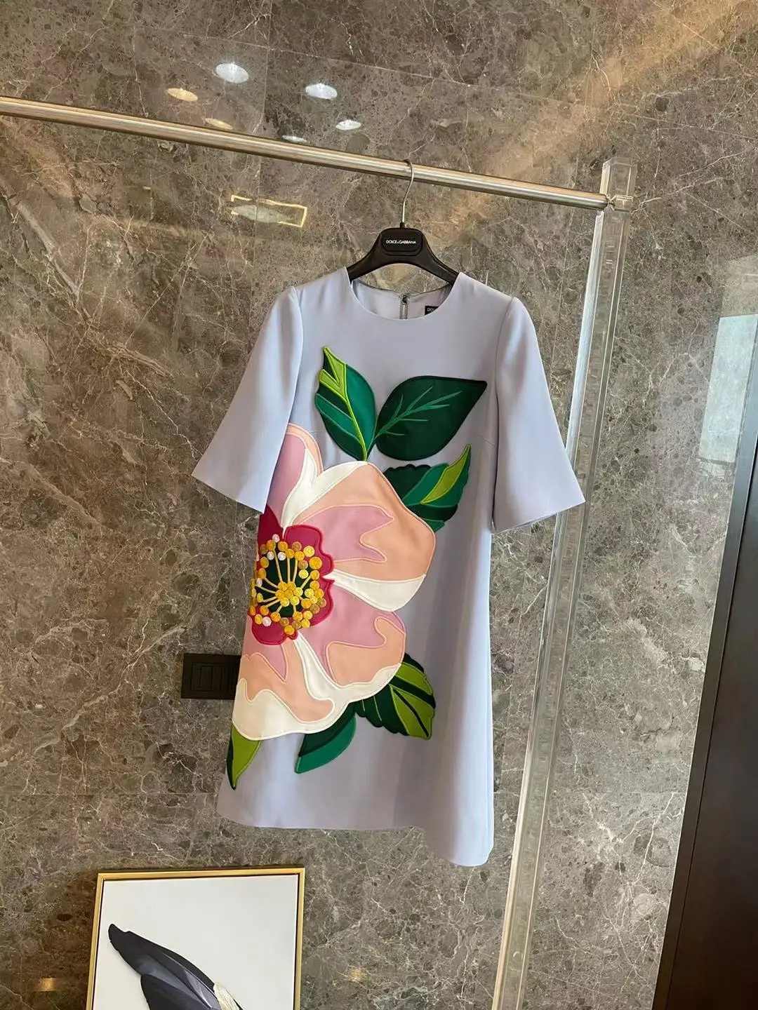 2021 summer new style vintage fishtail O-neck silk dress high quality Sicily luxury
2021 summer new style vintage fishtail O-neck silk dress high quality Sicily luxury