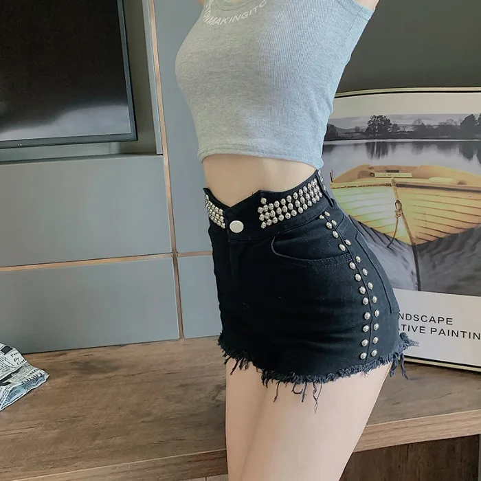 2020 summer new heavy industry rivets rhinestone raw edge casual thin high waist black denim shorts
2020 summer new heavy industry rivets rhinestone raw edge casual thin high waist black denim shorts
