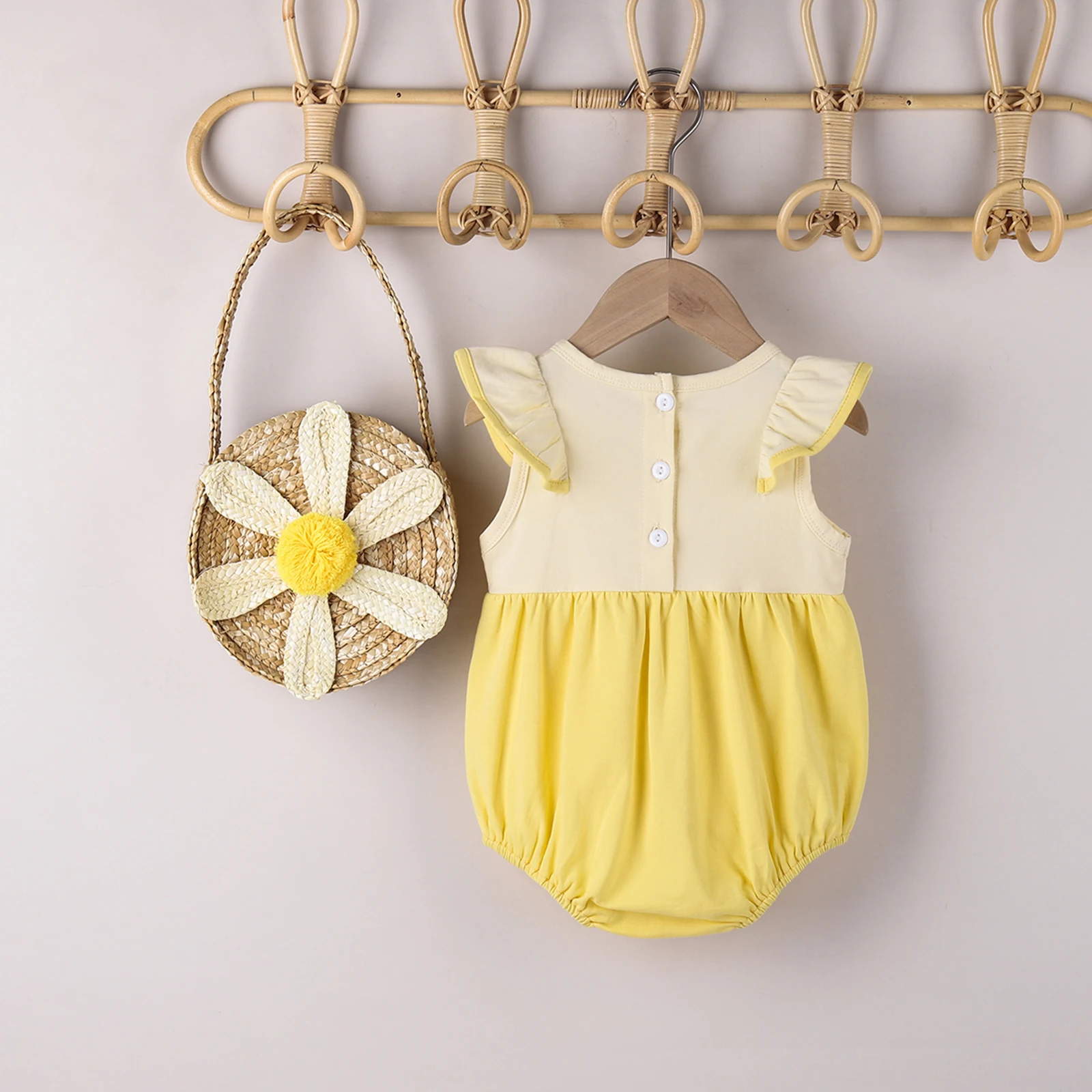 Summer Baby Girls Two-piece Casual Clothes Set, Variegated Color Round Collar Fly Sleeve Romper For Girls 0-12 Months
Summer Baby Girls Two-piece Casual Clothes Set, Variegated Color Round Collar Fly Sleeve Romper For Girls 0-12 Months