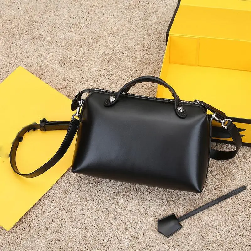 Black Boston bag luxury designer handbag high quality one shoulder messenger bags evening dress letter pillow sack ladies gift
Black Boston bag luxury designer handbag high quality one shoulder messenger bags evening dress letter pillow sack ladies gift