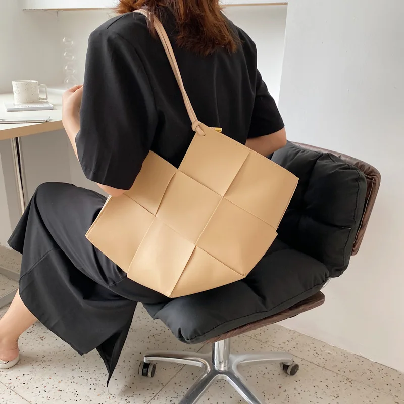 

Women's Ringgit Bag New Fashion Large Capacity Single Shoulder Armpit Mother Bag Woven Women's Bag