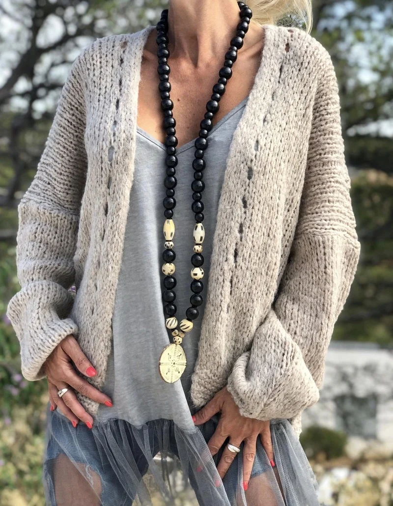 Women Hollow out Knitted Cardigan Casual Loose Open Stitch Solid Yellow Khaki Black 3 Color England Style Autumn Sweater Clothes
Women Hollow out Knitted Cardigan Casual Loose Open Stitch Solid Yellow Khaki Black 3 Color England Style Autumn Sweater Clothes