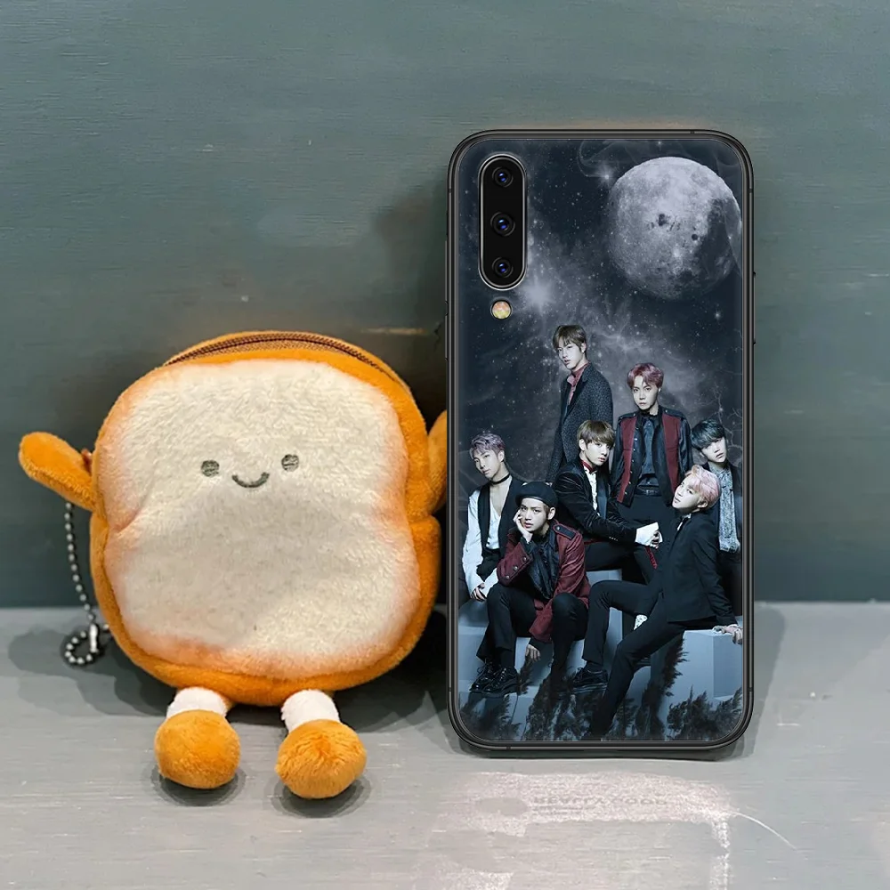 Bangtan Boys kpop Phone Case For Samsung Galaxy A 10 20 21 30 40 42 50 51 52 70 71 72 81 E S 4G 5G black Shell 3D Hoesjes
Bangtan Boys kpop Phone Case For Samsung Galaxy A 10 20 21 30 40 42 50 51 52 70 71 72 81 E S 4G 5G black Shell 3D Hoesjes