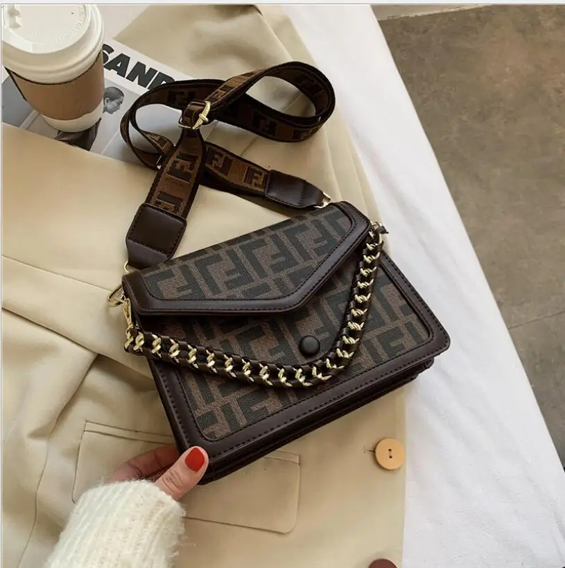 Retro Women's Bag 2021 New Printing Cross Small Square Fashion Personality Texture Single Shoulder Bag And Handbag.
Retro Women's Bag 2021 New Printing Cross Small Square Fashion Personality Texture Single Shoulder Bag And Handbag.