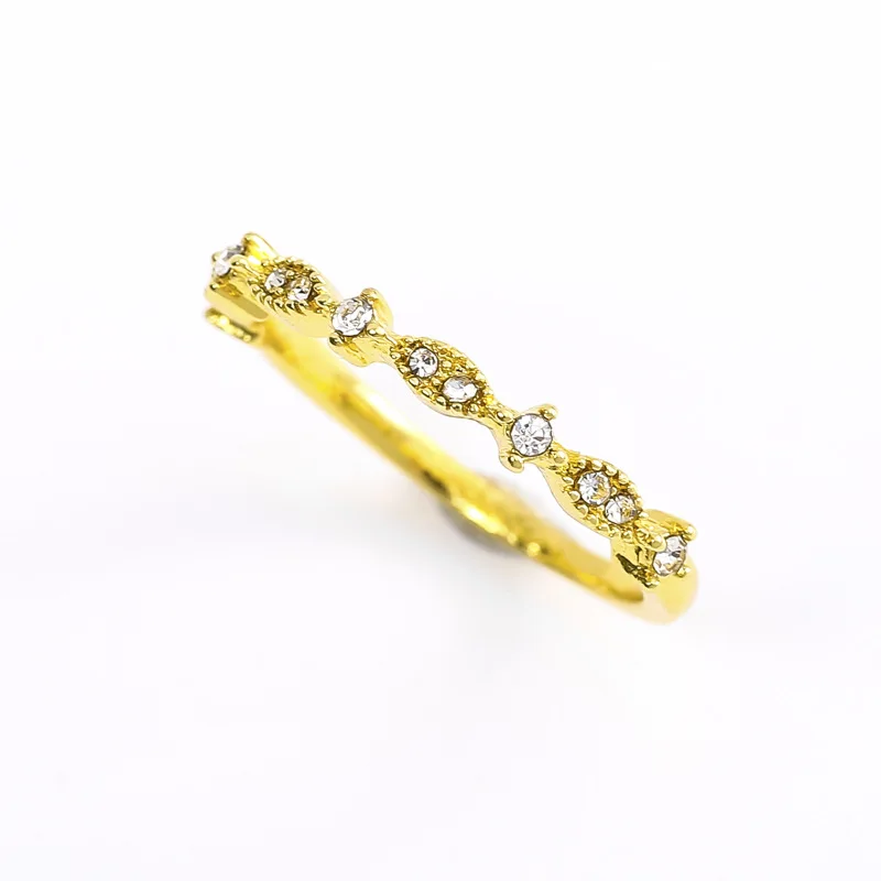 Ofertas Wholesale Hot Sale Trendy Luxury Jewelry Sample Ladies Gold Color Simple White Cubic Zirconia Female Rings for Women
Ofertas Wholesale Hot Sale Trendy Luxury Jewelry Sample Ladies Gold Color Simple White Cubic Zirconia Female Rings for Women