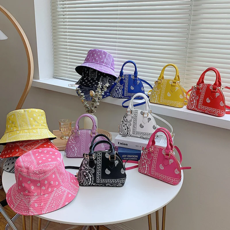 Cashew Flower Women's Shoulder Crossbody Bag Luxury Design Female Small Top Handle Handbags Retro PU Leather Ladies Shell Bags
Cashew Flower Women's Shoulder Crossbody Bag Luxury Design Female Small Top Handle Handbags Retro PU Leather Ladies Shell Bags