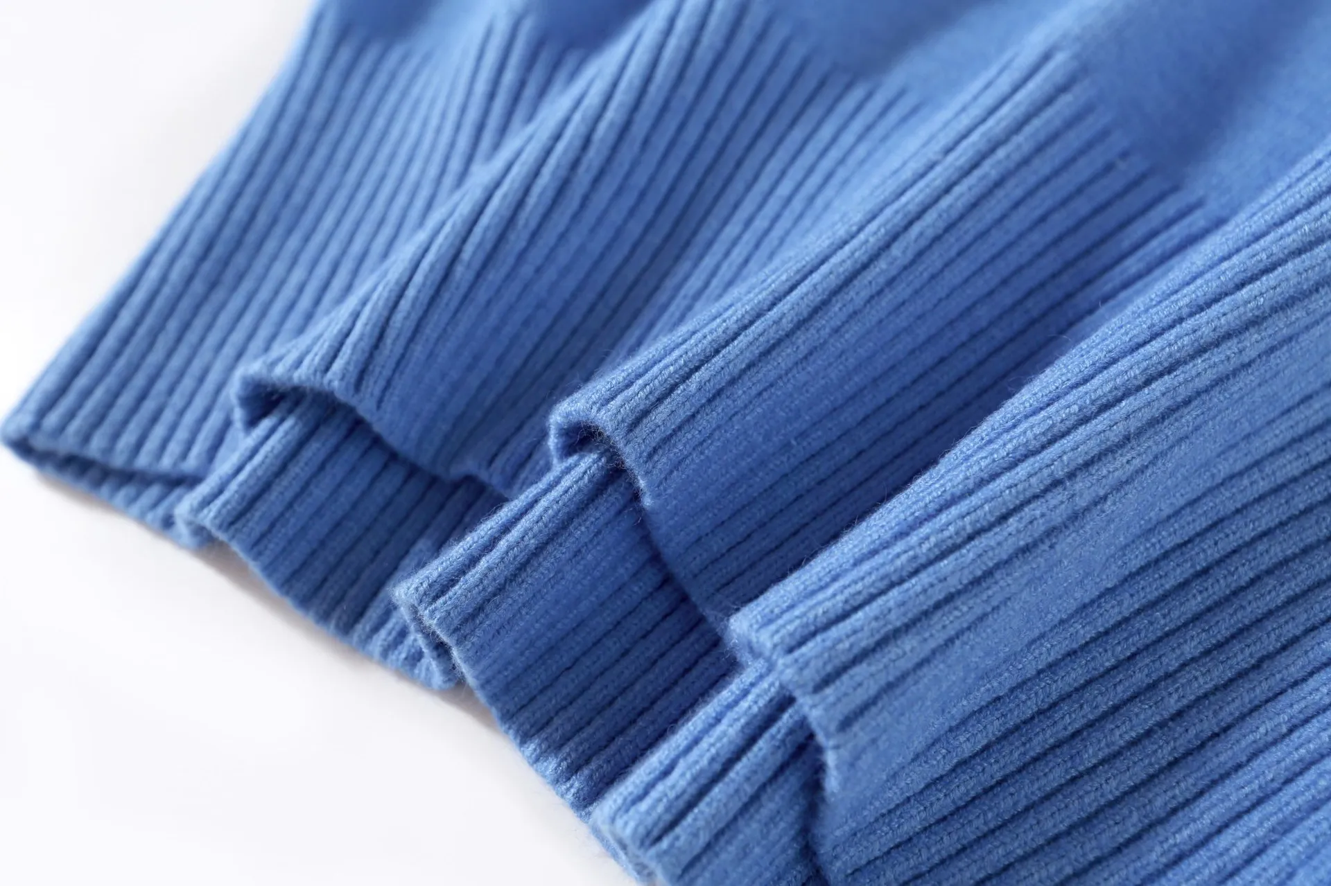 kpop IU Lee Ji Eun autumn new warm fashion Loose sweater women Korean blue High collar thick long sleeve solid color sweaters
kpop IU Lee Ji Eun autumn new warm fashion Loose sweater women Korean blue High collar thick long sleeve solid color sweaters