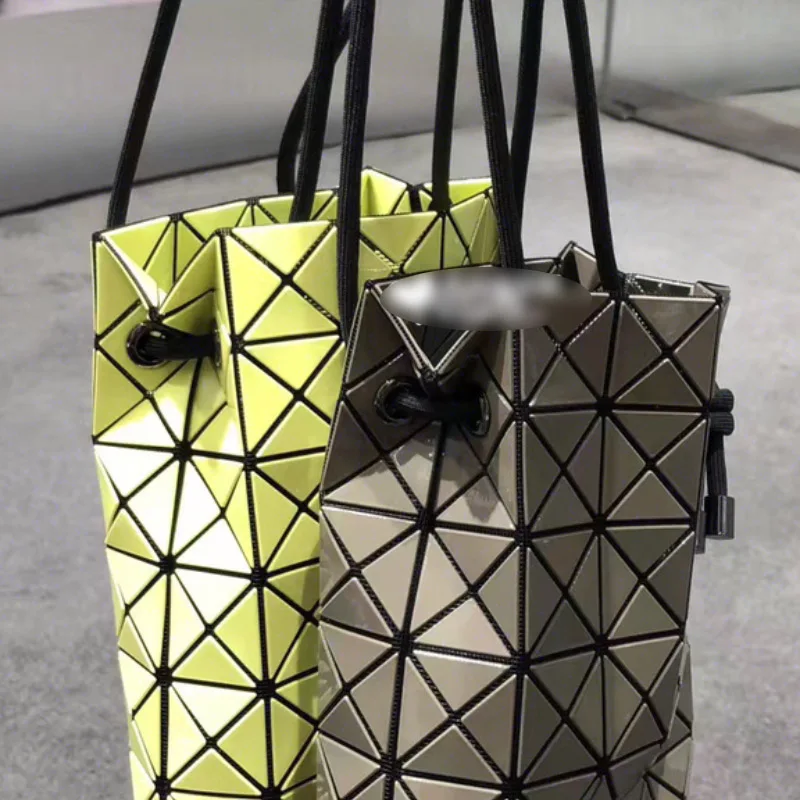 2021 New Color Luxury Version Drawstring Women's Handbag 6*6 Grid Japan Style Female Bag Original High Quanlity Foldable Handbag
2021 New Color Luxury Version Drawstring Women's Handbag 6*6 Grid Japan Style Female Bag Original High Quanlity Foldable Handbag