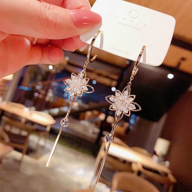 2021 new trend flower earrings long fringed glass flowers Women jewelry exquisite earrings for women Fashion Stud Earrings
2021 new trend flower earrings long fringed glass flowers Women jewelry exquisite earrings for women Fashion Stud Earrings