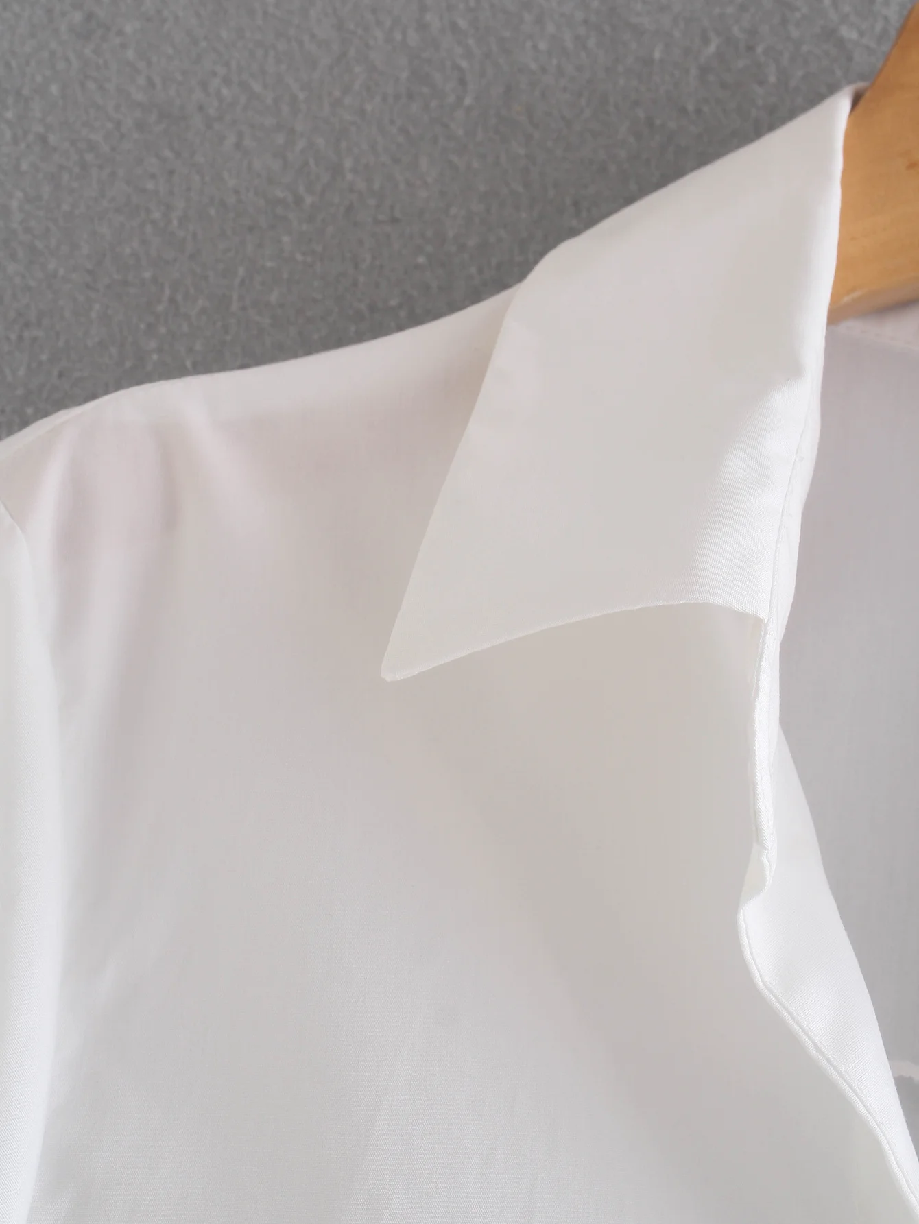 Qeils Women Sweet Fashion Solid With Button Loose Blouses Ruffles V Neck Casual Vintage Long Sleeve Female Shirts Chic Tops
Qeils Women Sweet Fashion Solid With Button Loose Blouses Ruffles V Neck Casual Vintage Long Sleeve Female Shirts Chic Tops