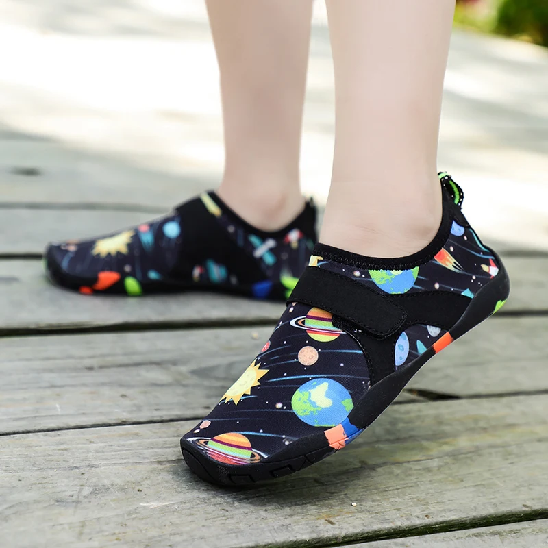 Kids Beach Summer Outdoor Wading Shoes Swimming Surf Sea Slippers Quick-Dry Aqua Shoes Boys Girls Soft foldable Water Shoes
Kids Beach Summer Outdoor Wading Shoes Swimming Surf Sea Slippers Quick-Dry Aqua Shoes Boys Girls Soft foldable Water Shoes