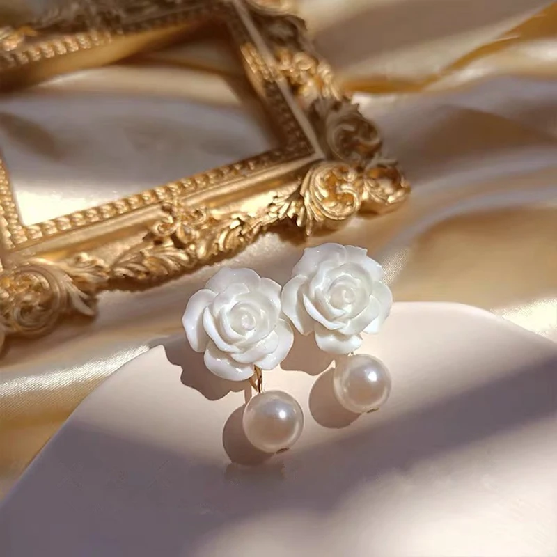 Модные солнцезащитные очки в стиле ретро простые женские серьги-кольца белого цвета с цветами роз и жемчугом Серьги в виде капель в винтажн...
Модные солнцезащитные очки в стиле ретро простые женские серьги-кольца белого цвета с цветами роз и жемчугом Серьги в виде капель в винтажн...