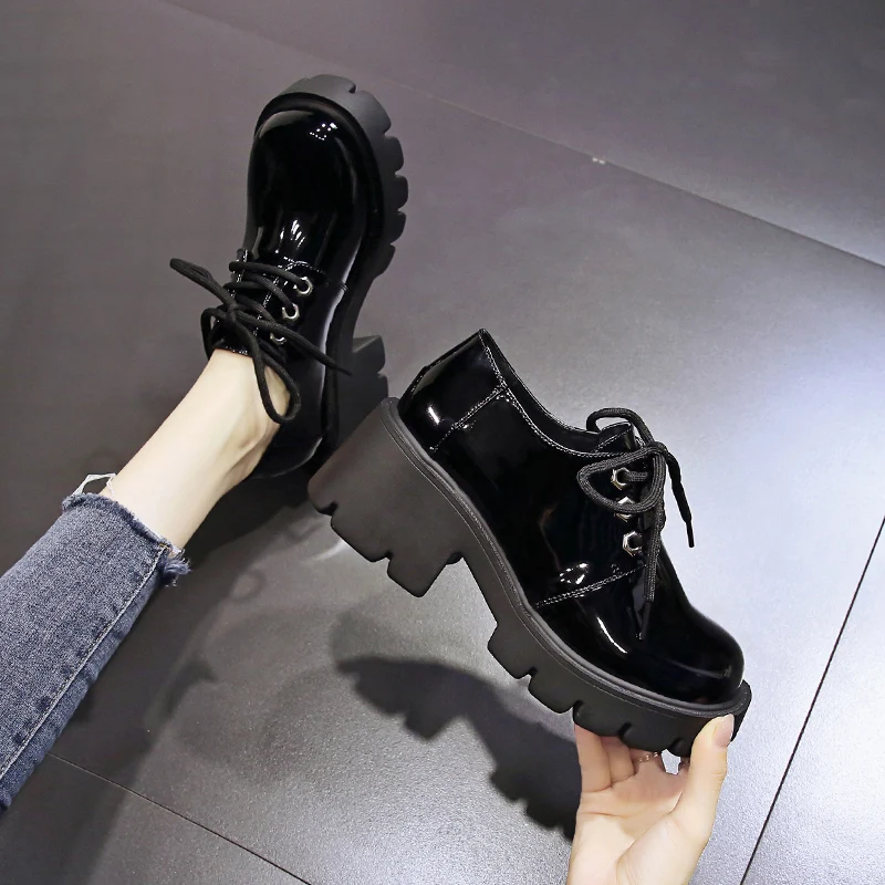 6cm Thick-heeled Single Shoes Women's British Style Women's Shoes New Retro Patent Leather Increased Black Leather Shoes Pumps
6cm Thick-heeled Single Shoes Women's British Style Women's Shoes New Retro Patent Leather Increased Black Leather Shoes Pumps