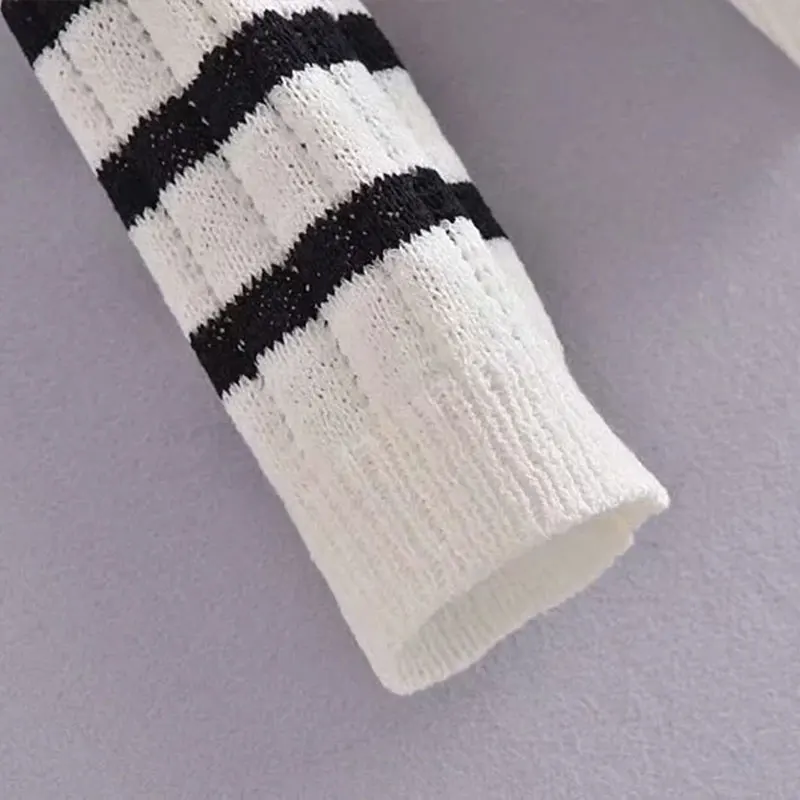 Za Women's Sweater 2021 Autumn New Fashion Stripe V-neck Long sleeve Knitting Tops Pullovers Loose Female Vintage Chic Clothing
Za Women's Sweater 2021 Autumn New Fashion Stripe V-neck Long sleeve Knitting Tops Pullovers Loose Female Vintage Chic Clothing