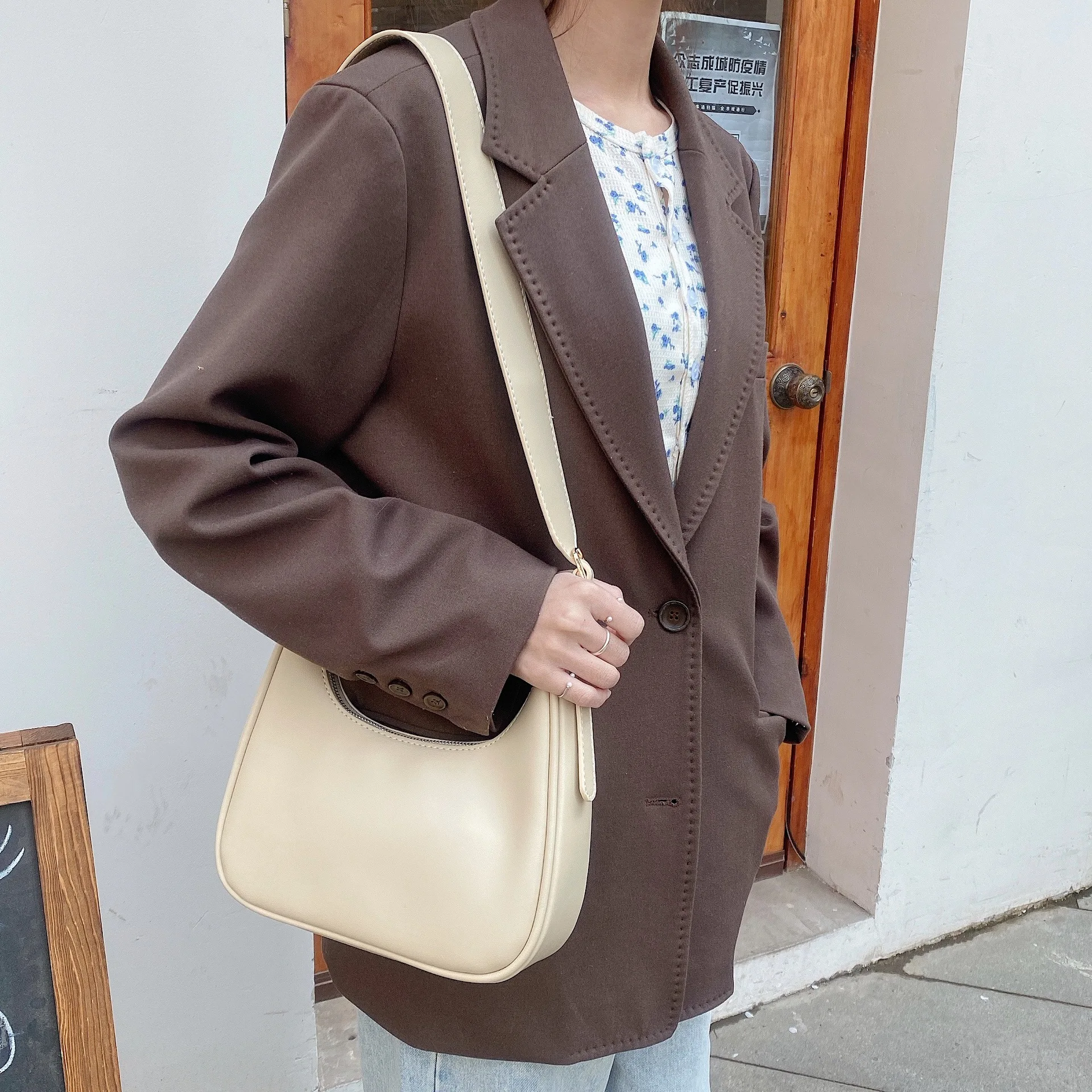 Simple Design Women Hobos Fashion All-match Ladies Half-moon Crossbody Bag Solid Color PU Leather Women Shoulder Underarm Bags
Simple Design Women Hobos Fashion All-match Ladies Half-moon Crossbody Bag Solid Color PU Leather Women Shoulder Underarm Bags