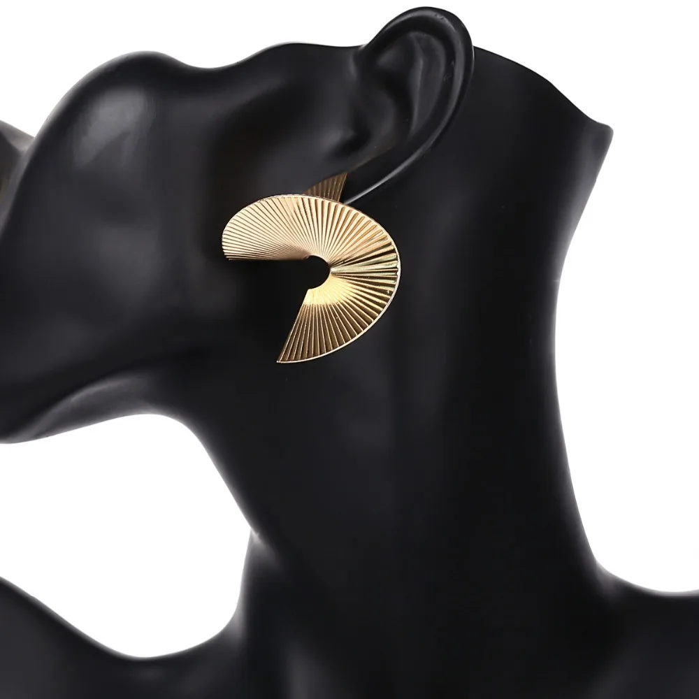 2021 European Women Irregular Geometric Spiral Fashion Jewelry Earring Exaggerated Metal Punk Style Earrings
2021 European Women Irregular Geometric Spiral Fashion Jewelry Earring Exaggerated Metal Punk Style Earrings