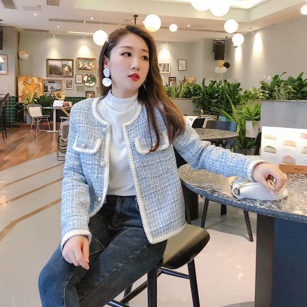 2021 New Autumn And Winter Blue Small Fragrance Wind Jacket Korean Women Short Retro Tweed Plaid Elegant Office Ladies Outerwear
2021 New Autumn And Winter Blue Small Fragrance Wind Jacket Korean Women Short Retro Tweed Plaid Elegant Office Ladies Outerwear