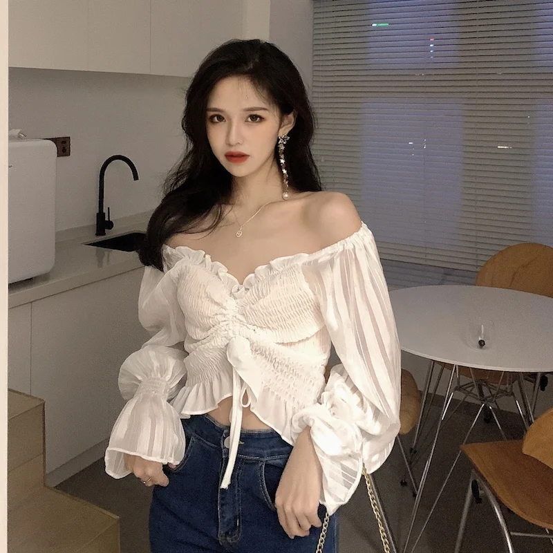 Шифоновая плиссированная блузка с открытыми плечами, рукавами-колокольчиками и кулиской, весна 2021
Шифоновая плиссированная блузка с открытыми плечами, рукавами-колокольчиками и кулиской, весна 2021