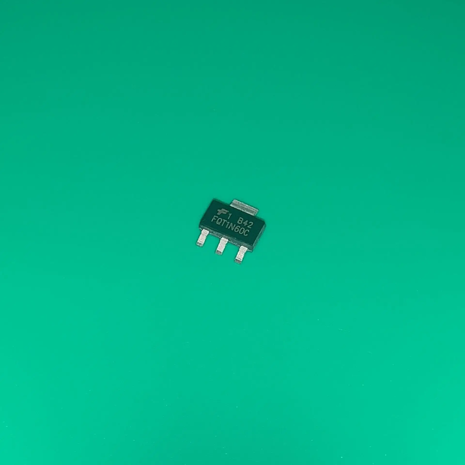 10 шт./лот FQT1N60C TF-NL SOT-223 FQT1N60CTF-NL SOT223 MOSFET N-CH 600V 0.2A SOT-223-4 FQT1N60CTFNL FQTIN60C
10 шт./лот FQT1N60C TF-NL SOT-223 FQT1N60CTF-NL SOT223 MOSFET N-CH 600V 0.2A SOT-223-4 FQT1N60CTFNL FQTIN60C