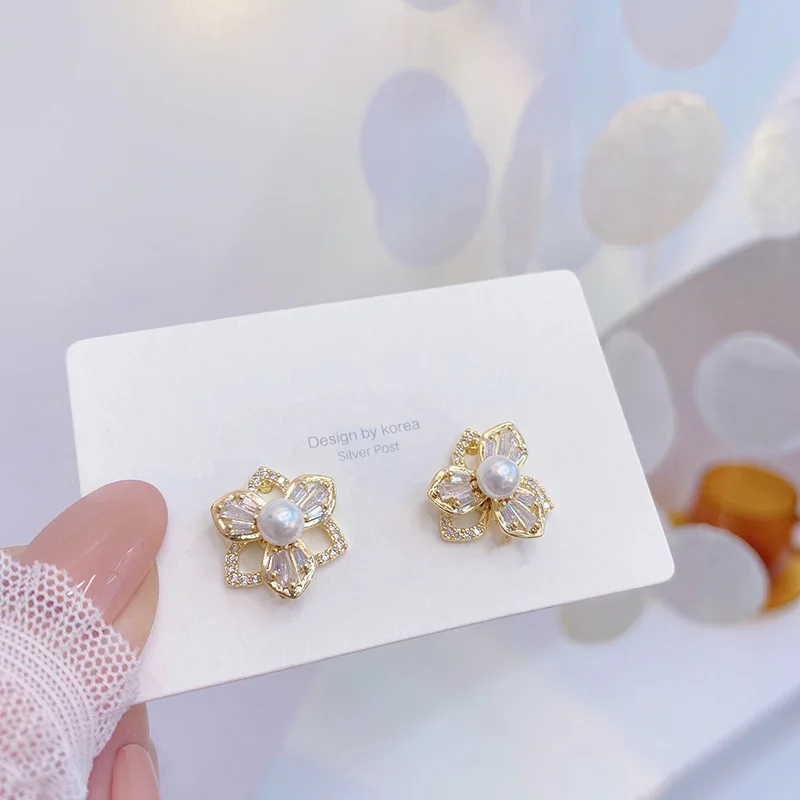 Женские серьги-гвоздики с жемчугом, поворотные золотые серьги с фианитом класса ААА, корейские свадебные украшения для невесты, Подарочная ...
Женские серьги-гвоздики с жемчугом, поворотные золотые серьги с фианитом класса ААА, корейские свадебные украшения для невесты, Подарочная ...