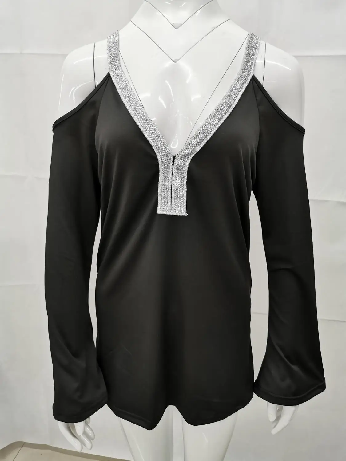 T shirt women summer V-neck sequin top off shoulder blusas mujer de moda Spring schouder open plus size ladies tops camisetas 
T shirt women summer V-neck sequin top off shoulder blusas mujer de moda Spring schouder open plus size ladies tops camisetas