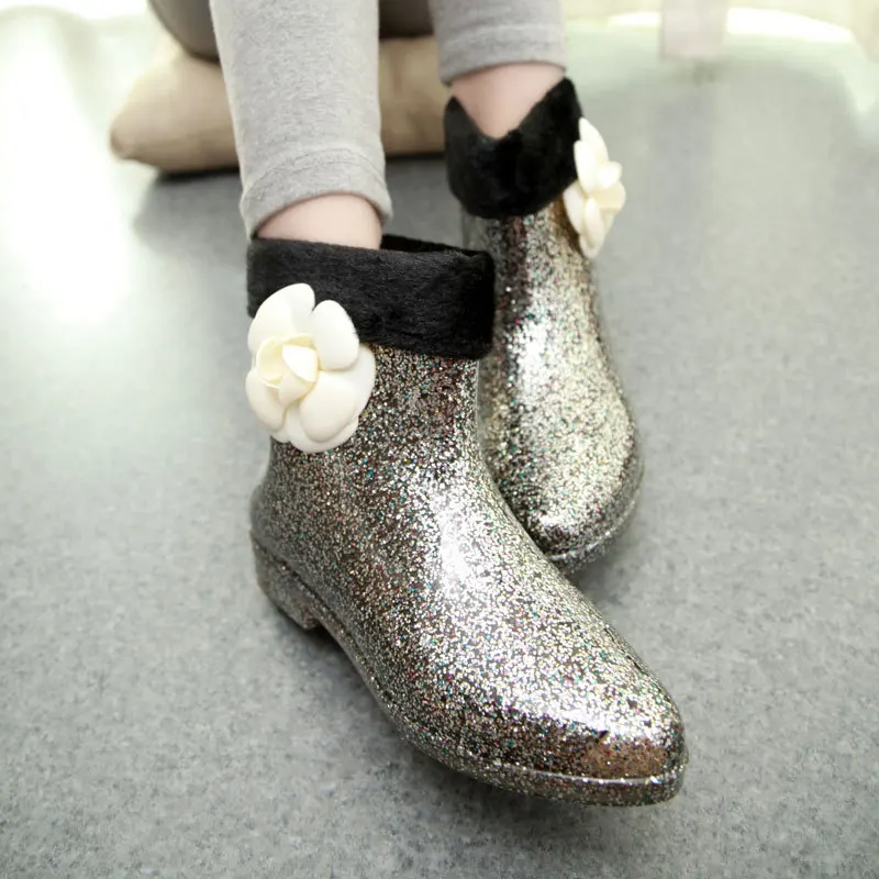 Fashion rain boots female non-slip waterproof shoes short tube bow rain boots camellia plus velvet ladies warm rubber shoes
Fashion rain boots female non-slip waterproof shoes short tube bow rain boots camellia plus velvet ladies warm rubber shoes