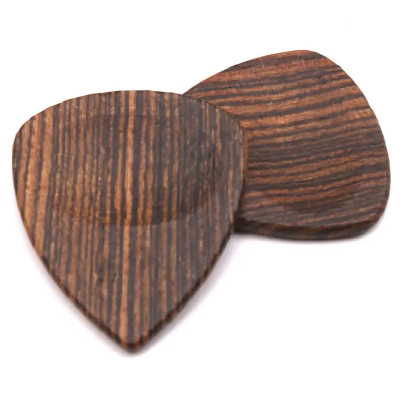 2 шт., деревянные акустические гитары 
2 шт., деревянные акустические гитары