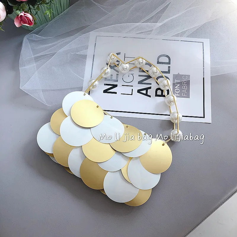 Pearl Women Gold Rose Flower Hollow Out Crystal Evening Clutches Small Minaudiere Handbag Purse Wedding Box Clutch Bag
Pearl Women Gold Rose Flower Hollow Out Crystal Evening Clutches Small Minaudiere Handbag Purse Wedding Box Clutch Bag