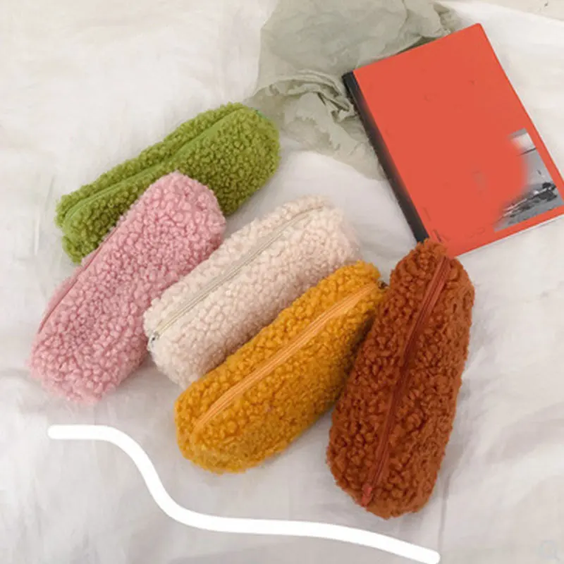 New Lambswool Cosmetic Bag Fur Make Up Bags Travel Organizer Girls Toiletry Bags neceser Zipper Beauty Case Women Storage Pouch
New Lambswool Cosmetic Bag Fur Make Up Bags Travel Organizer Girls Toiletry Bags neceser Zipper Beauty Case Women Storage Pouch